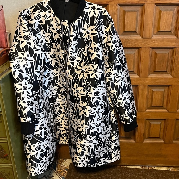 ASOS Silky Swing Trapeze Short Coat Jacket Spring Black White Floral Size 6 - Picture 10 of 10